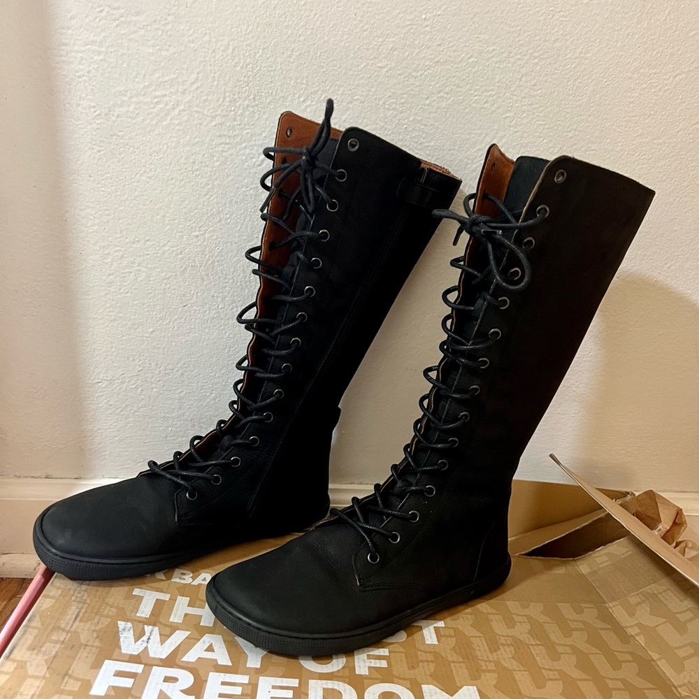 New barefoot Koel Flora lace up boot!